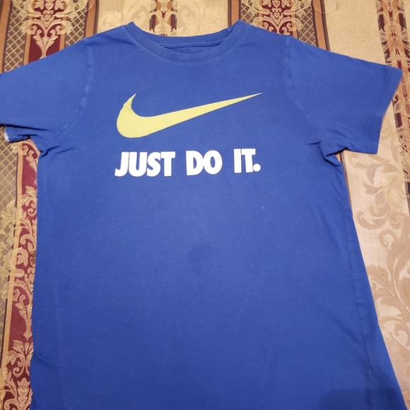Boys Nike Shirts - Picture 3 of 3
